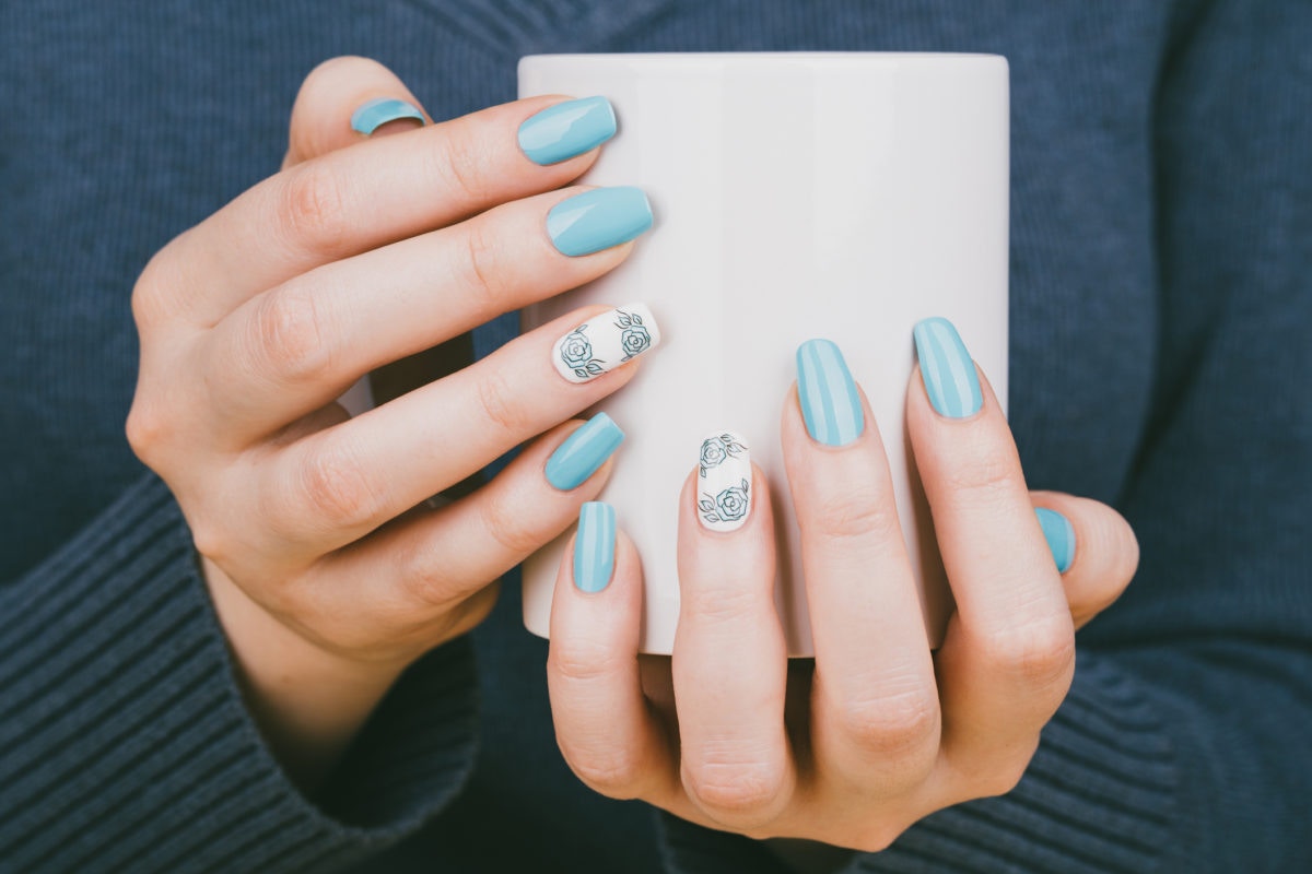 woman holding coffee mug