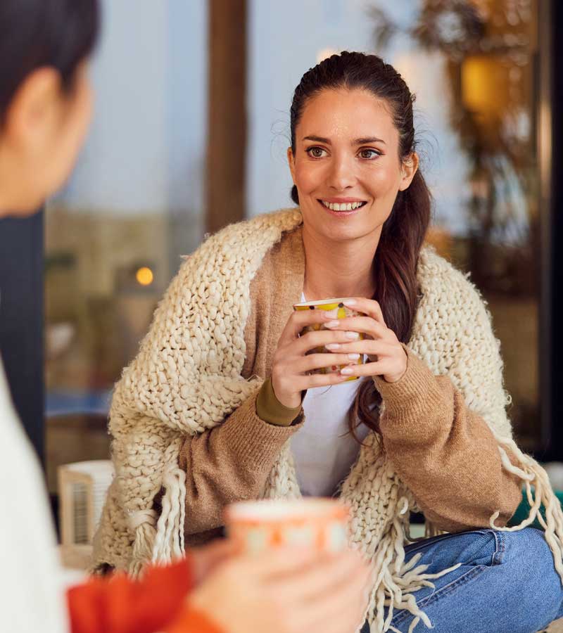 Frau mit Kaffee